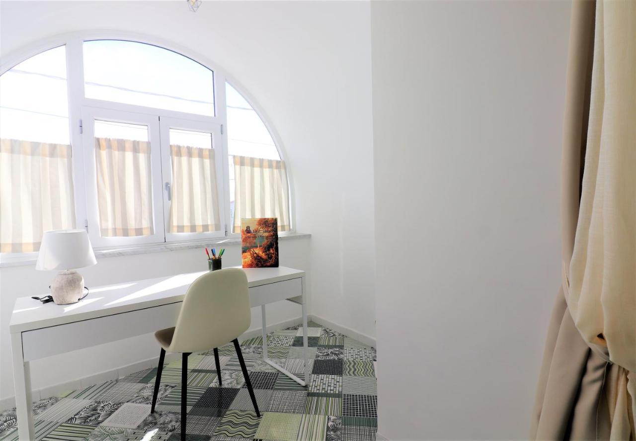 Mary'S Apartments - De Vivo Realty Масса-Лубренсе Экстерьер фото